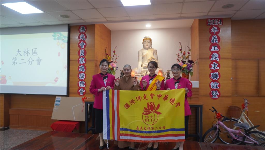 如君法師為新成立的「大林第二分會」授證。.jpg