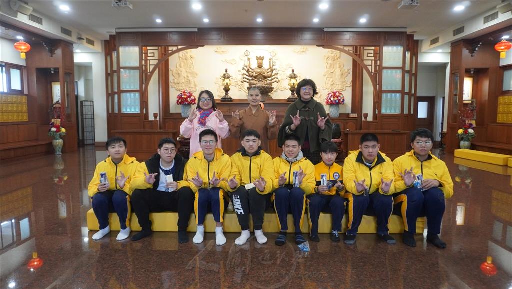 佛光山大林講堂1月16日下午，為即將參加大學學測的同濟中學高三學生舉行祈福活動，為考生們送上祝福與鼓勵