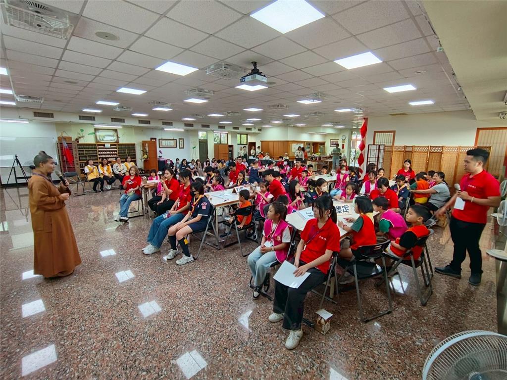 大林講堂監寺如君法師勉勵參加「快樂GO」的小朋友們，學習童軍智、仁、勇的精神，並將「做好事、說好話、存