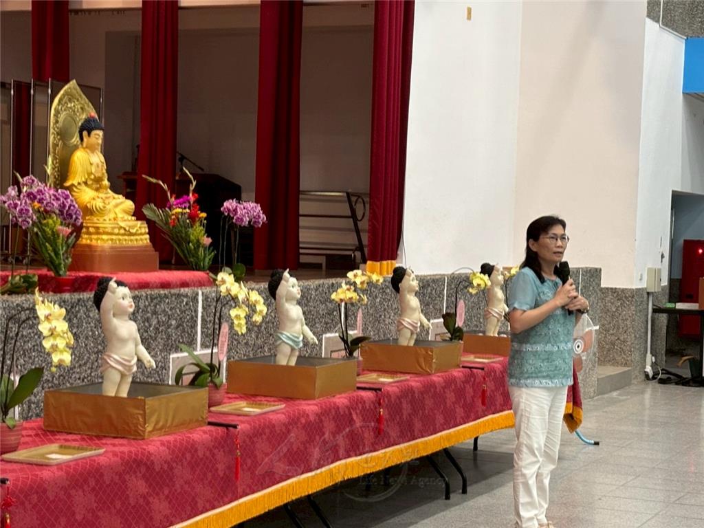 大林國中校長簡淑玲致詞，感謝大林講堂多年來持續關懷學生，每年皆親臨校園舉辦祈福浴佛法會。勉勵學生們知