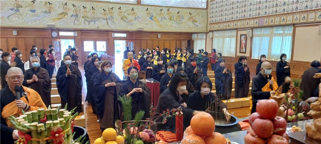 新營講堂禮千佛　上香祈願與佛接心 【人間社 黃俊雄 台南新營報導】