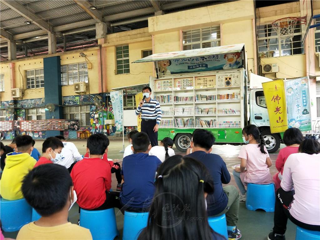 新營講堂雲水書車　首航青山國小 【人間社 黃俊雄 台南東山報導】