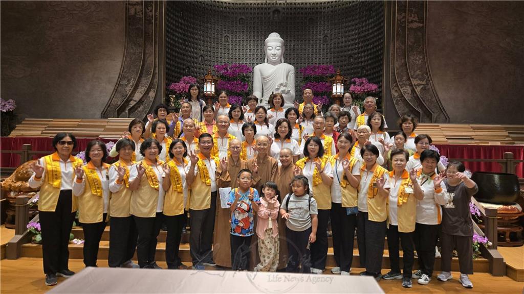 新營講堂佛光家庭慢活閱讀暨VEGRUN公益　走讀花都佛教藝術