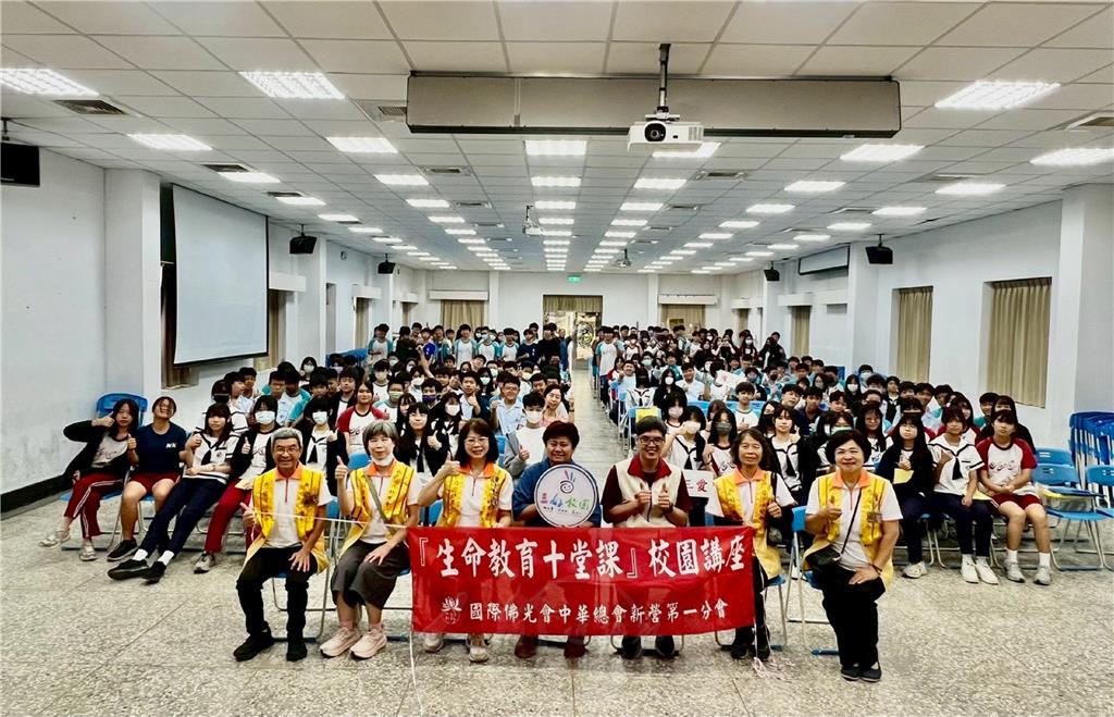 新營講堂校園講座　李堃寧談電玩與人生