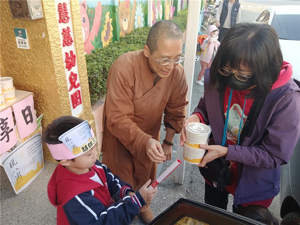 慧慈寺臘八粥溫暖人心　平安喜樂一整年
