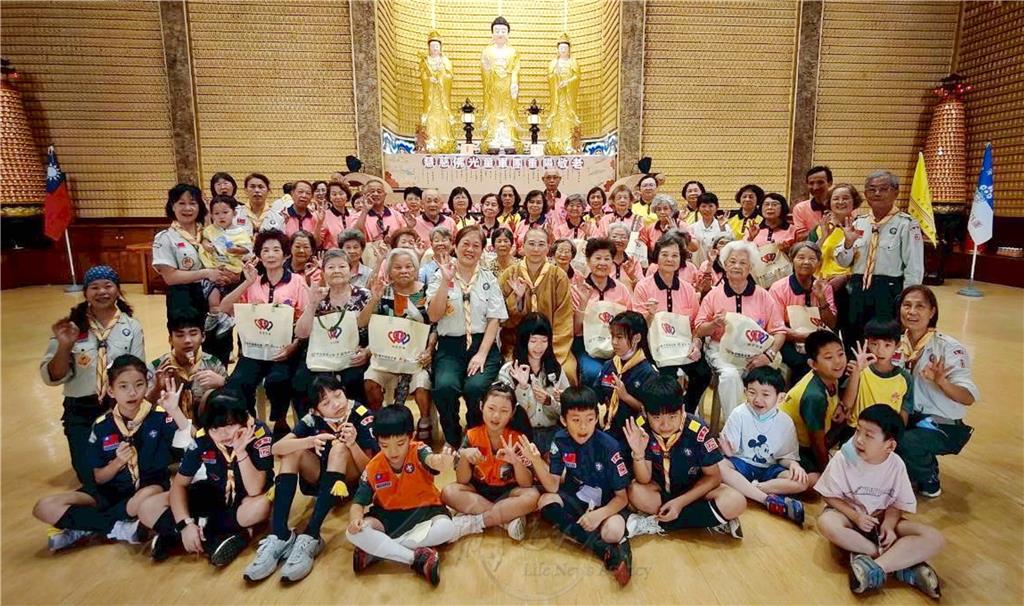 慧慈童軍重陽敬老　陪伴老菩薩闖關