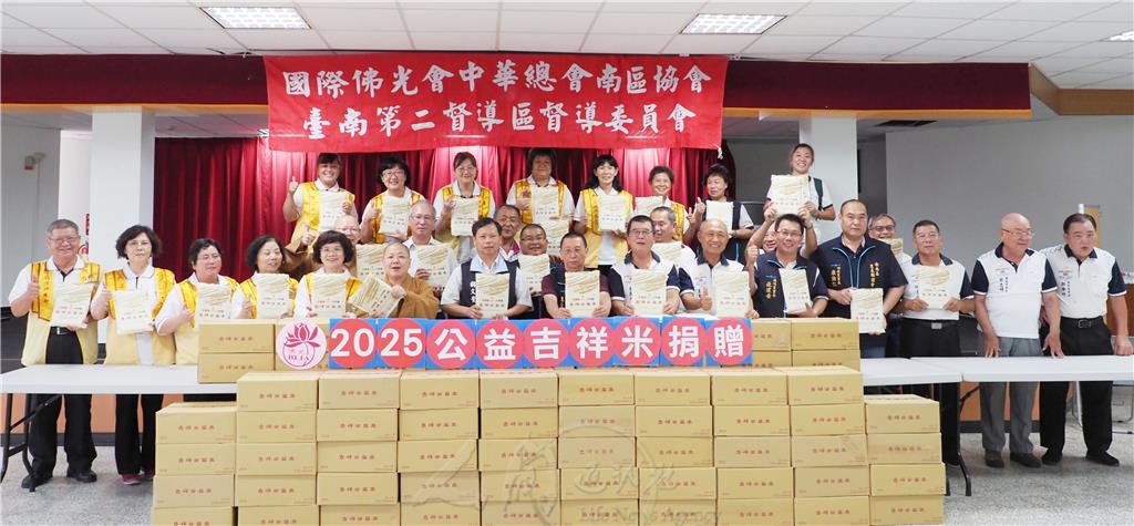 福國寺送暖　贈米安南區公所01.jpg
