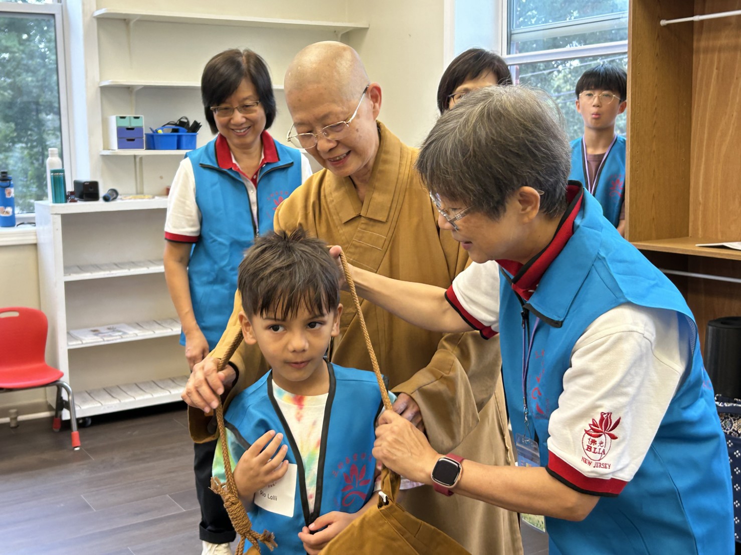 穿上新制服背上新書包  陳美霞拍攝.jpg