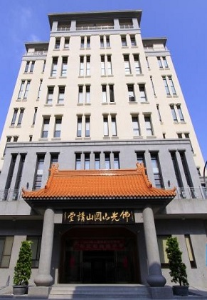 岡山講堂-外觀.jpg